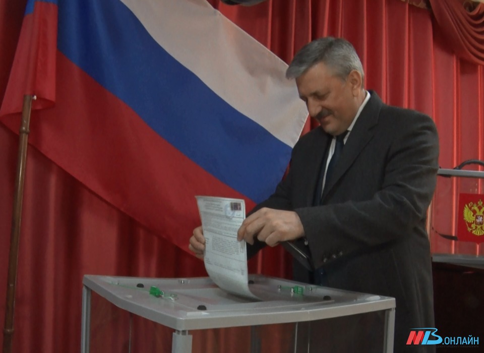 Глава Волгограда проголосовал в первый день выборов президента